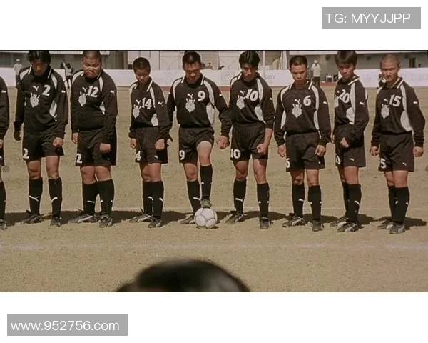 少林足球队在星期天的激烈比赛中逆转获胜，展现出惊人足球技巧与团队精神