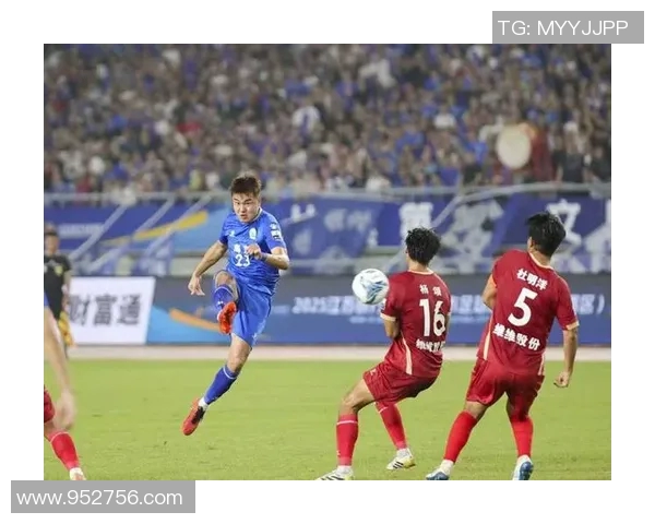 聚焦绿茵巨星专属战靴展现球员个性与速度激情魅力