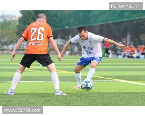 足球球星传球对决赛场精彩纷呈球技巅峰对决点燃激情 足球球星传球对决赛场精彩纷呈球技巅峰对决点燃激情